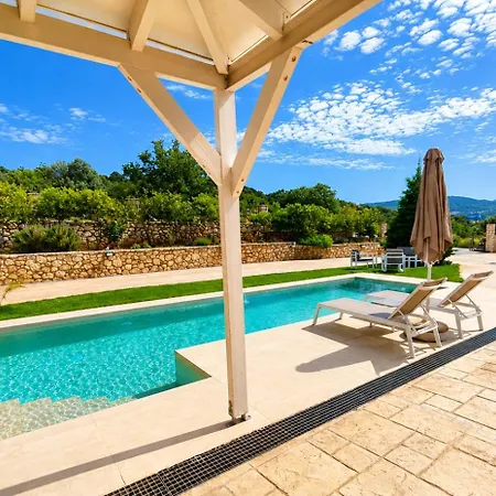 Alma Libre Luxury With Private Pool & Sea View 罗希姆诺