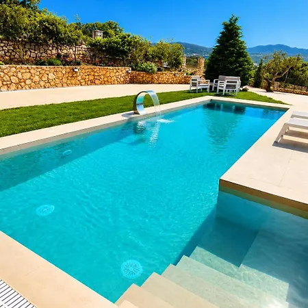 别墅 Alma Libre Luxury With Private Pool & Sea View 罗希姆诺